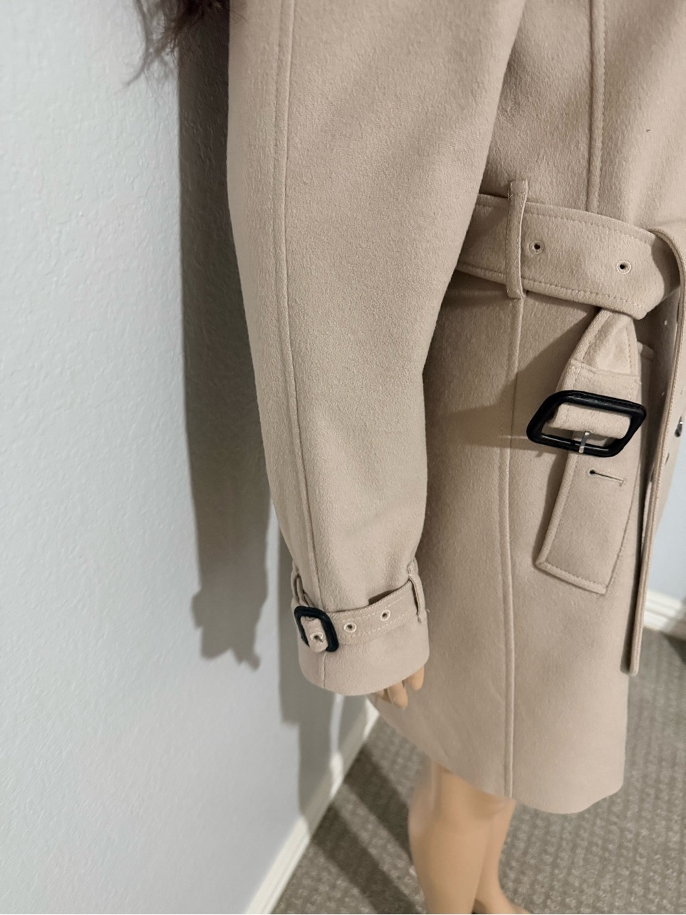Burberry Beige Short Kensington Double-Breasted Trench Coat - Picture 7 of 13